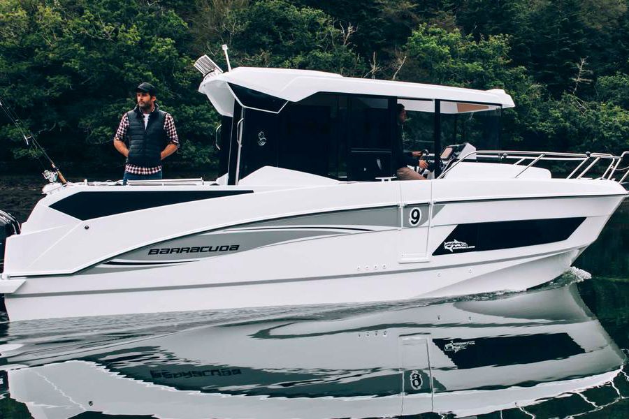 Beneteau Barracuda 9 range boat in a river