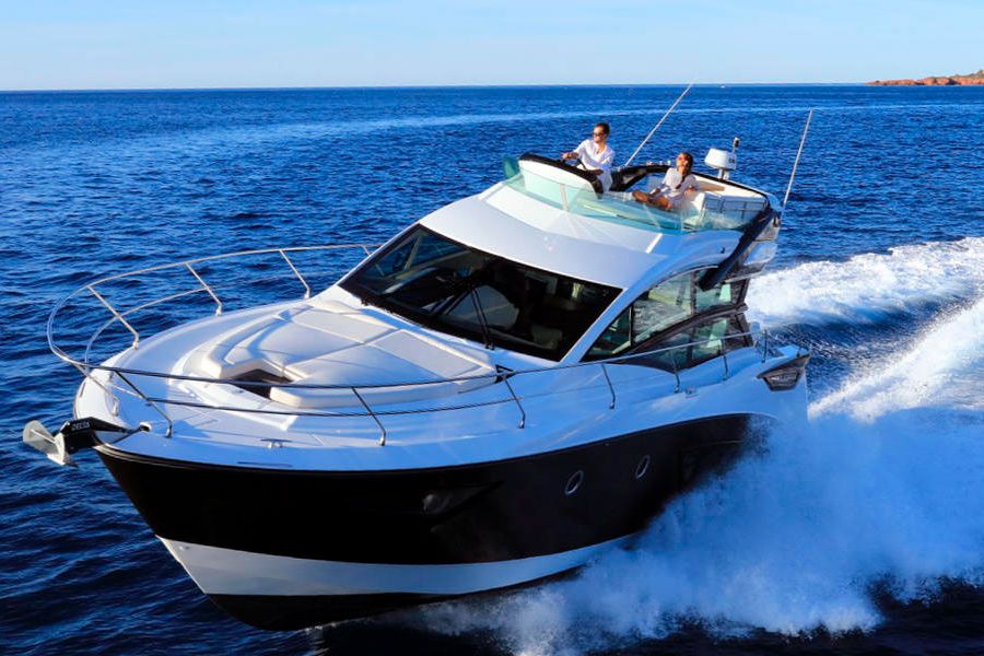 A couple riding a fantastic Beneteau Gran Turismo 50 Sportfly boat