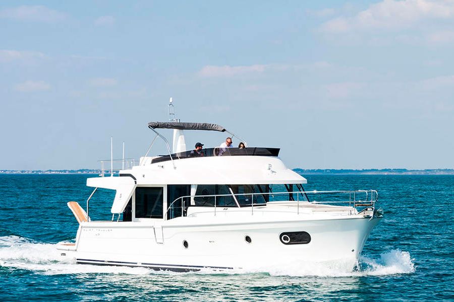 Beneteau Switf Trawler 47 with three people onboard