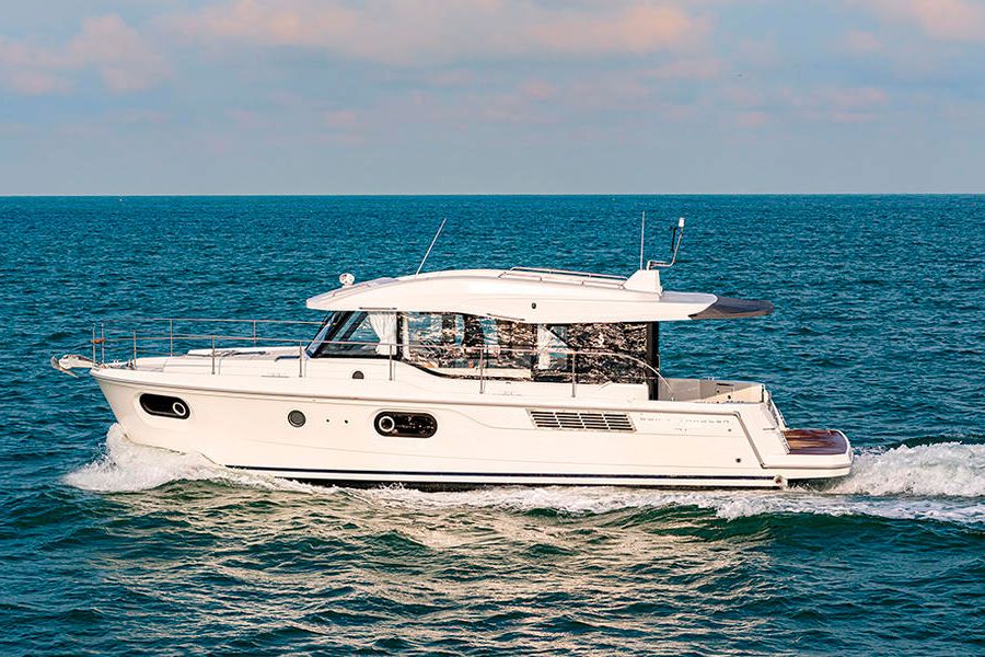 A photography that shows a Beneteau Swift Trawler 41 Sedan ship